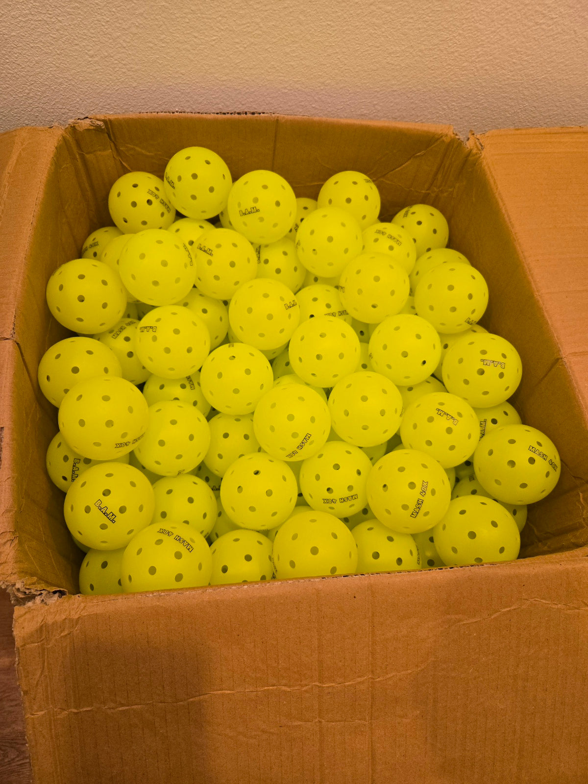 MASH 40X Professional Pickleballs (100 Pack)